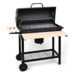 oneConcept GQ5-Beefbutler Grill à charbon de bois, Fumoir, Cuisson directe et indirecte, 3 grilles chromées, 4 trous d'aération, 2 étagères pour accessoires, 2 roues - noir