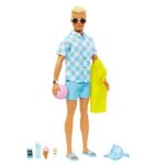 Barbie Plage Poupée Ken Blonde Avec Chemise Bleue Et Short De Bain, Casquette Visière, Serviette Et Accessoires Pour La Plage, Jouet Enfant, Dès 3 Ans, HPL74