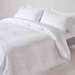 HOMESCAPES Parure de lit en Satin de Coton égyptien, Housse de Couette 230x220 cm et 2 taies d'oreiller 50x75 cm, Percale 330 Fils Coloris Blanc