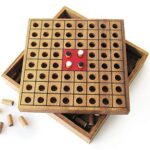 OTHELLO REVERSI, jeu de stratégie familial pour 2 joueurs à partir de 6 ans. En bois massif aux normes CE, marque française le Délirant®. Jeux de société de voyage, rangement facile plateau refermable