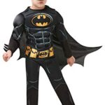 RUBIES - DC officiel - BATMAN - Déguisement luxe enfant édition Batman 80 ans - Taille 5-6 ans - Costume avec combinaison matelassée,demi ceinture, cape détachable et masque inclus sous blister