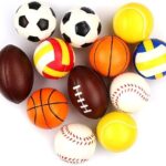 DERAYEE Lot de 12 mini balles d'entraînement sportives, en mousse souple, incluent le basketball, le football, le football, le tennis, le rugby et le volley-ball